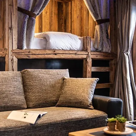 Отель Chalet Saint Maurice - Piscine Privee & Jacuzzi Ла-Плань